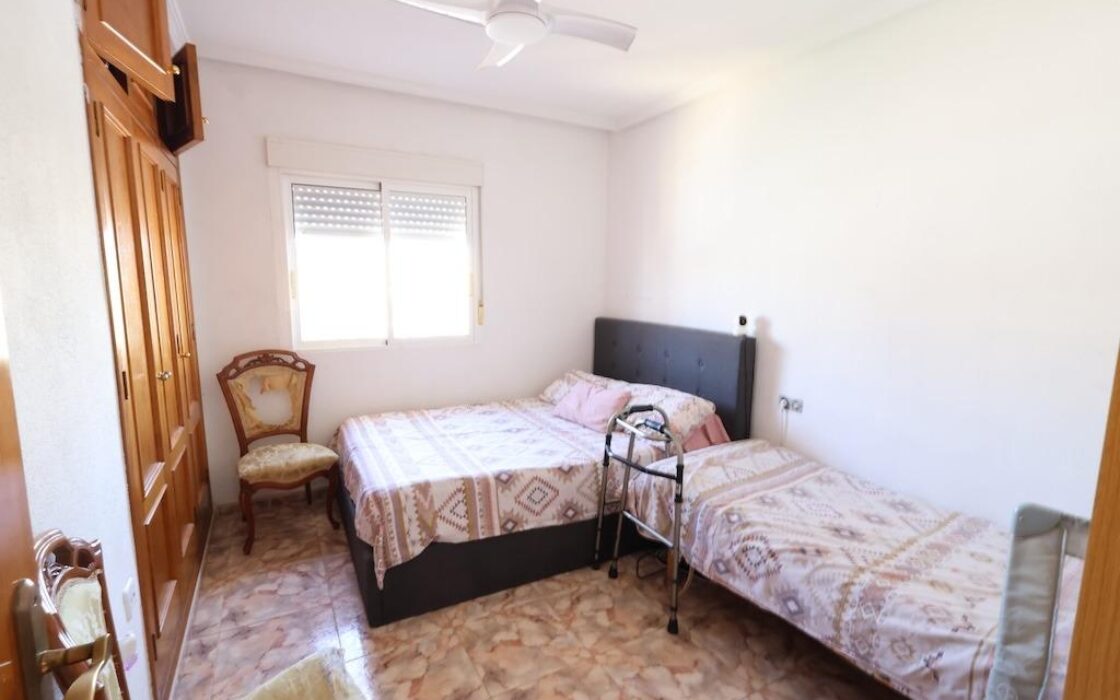 Дом в Ориуэла Коста 335 кв.м с террасой рядом с морем