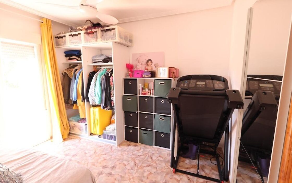 Дом в Ориуэла Коста 335 кв.м с террасой рядом с морем