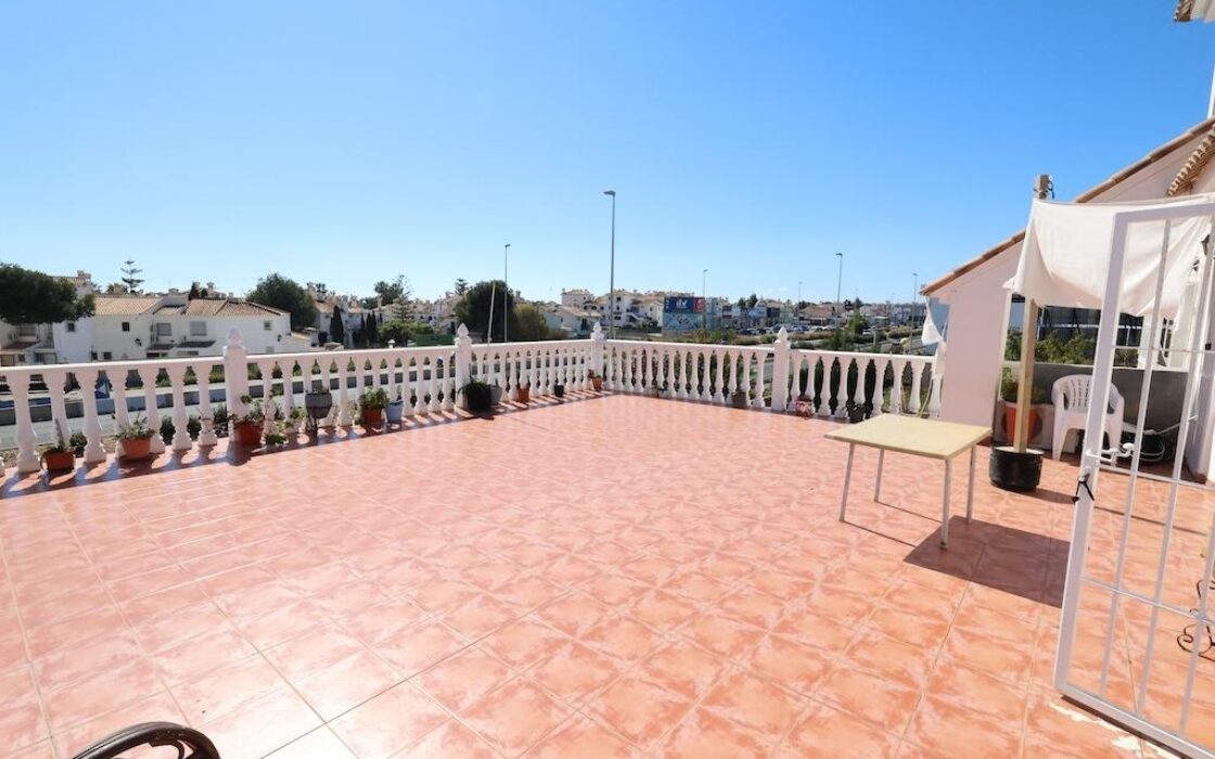 Дом в Ориуэла Коста 335 кв.м с террасой рядом с морем