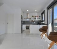 Современное шале в Полопе с террасой и видом на природу