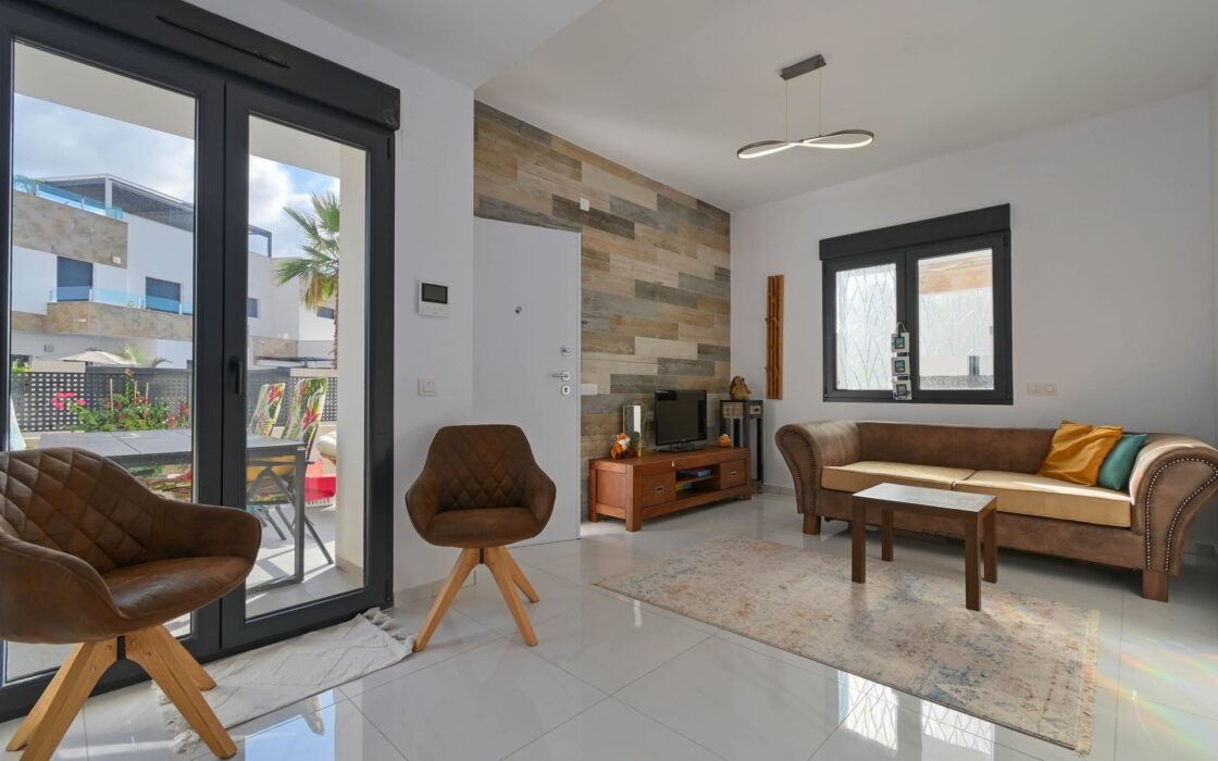 Современное шале в Полопе с террасой и видом на природу