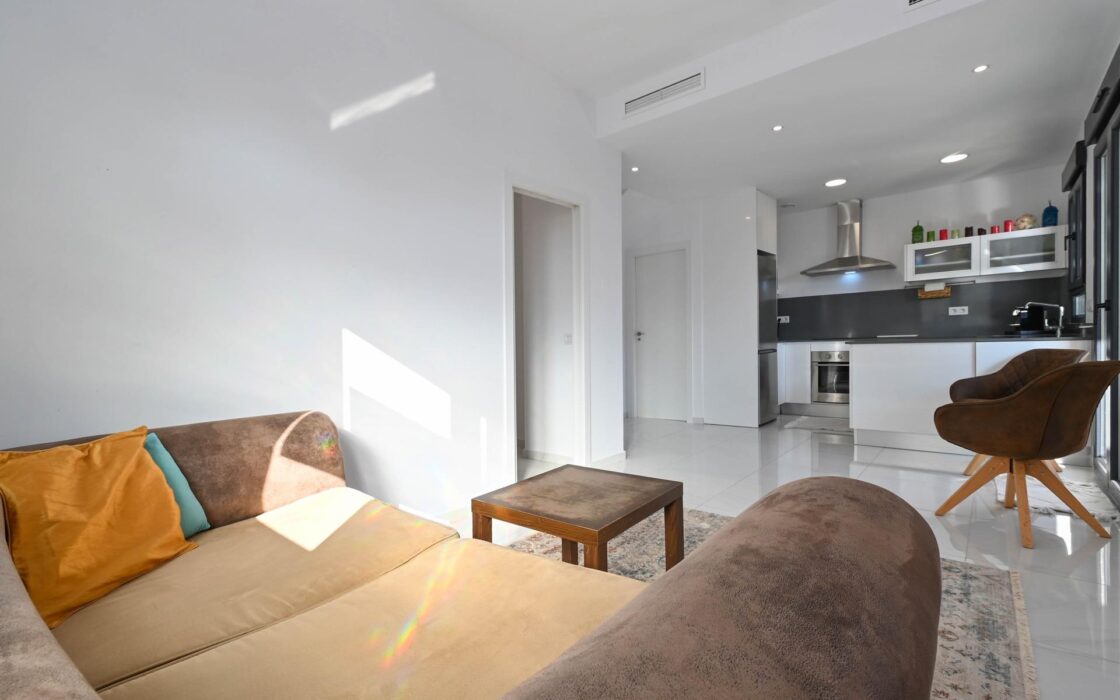 Современное шале в Полопе с террасой и видом на природу