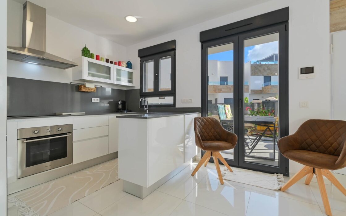 Современное шале в Полопе с террасой и видом на природу