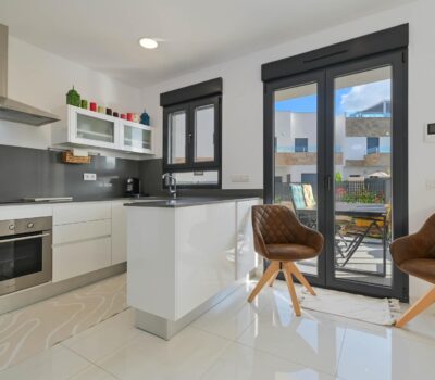 Сучасне шале в Полопе з терасою та видом на природу