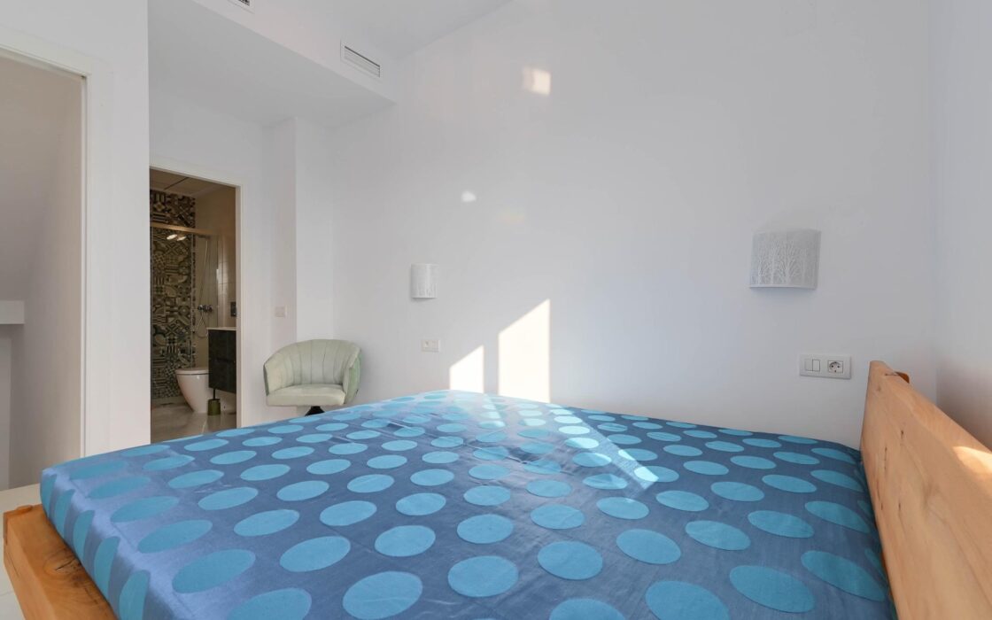 Современное шале в Полопе с террасой и видом на природу