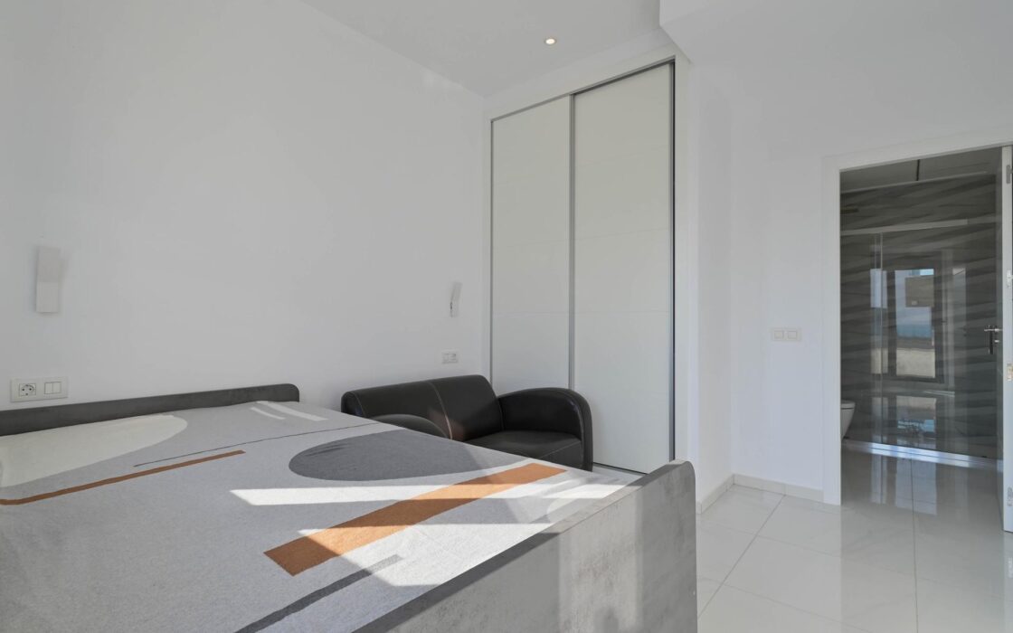 Современное шале в Полопе с террасой и видом на природу