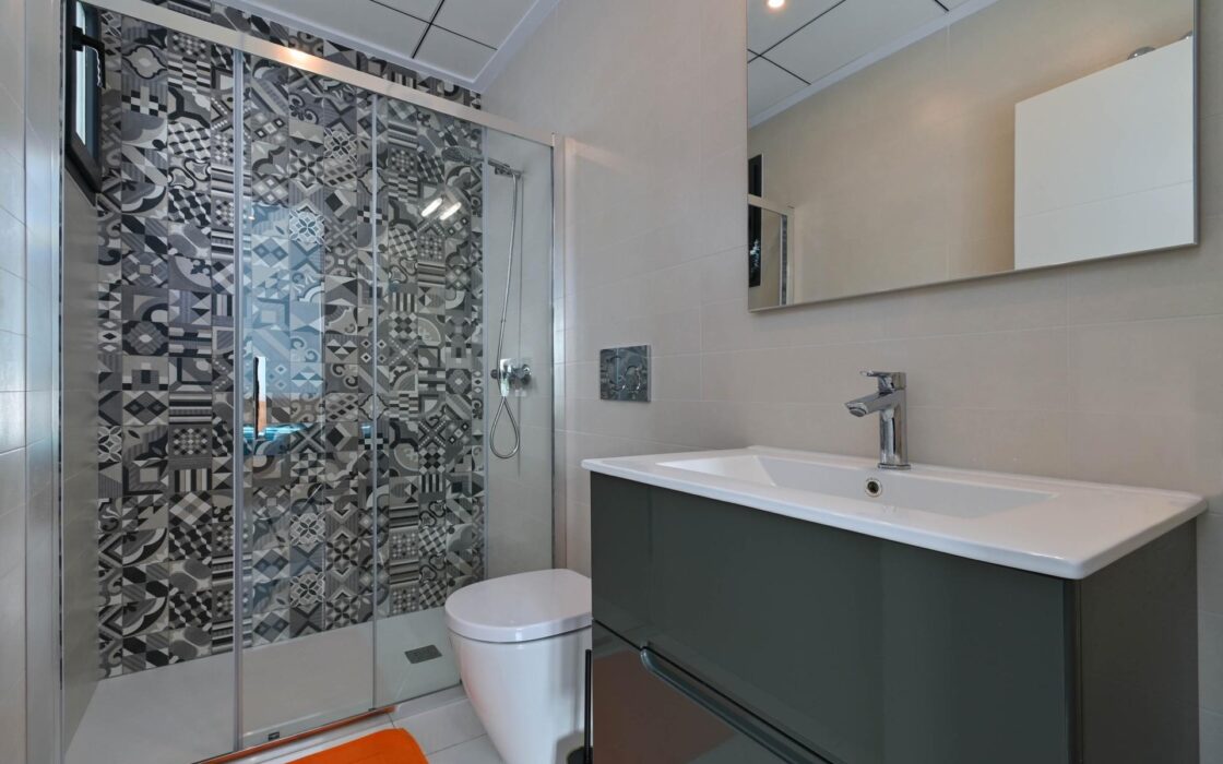 Современное шале в Полопе с террасой и видом на природу