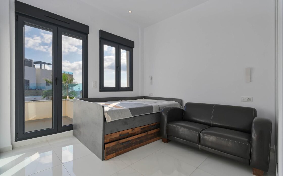 Современное шале в Полопе с террасой и видом на природу