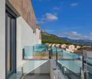 Современное шале в Полопе с террасой и видом на природу