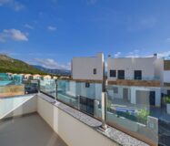 Современное шале в Полопе с террасой и видом на природу