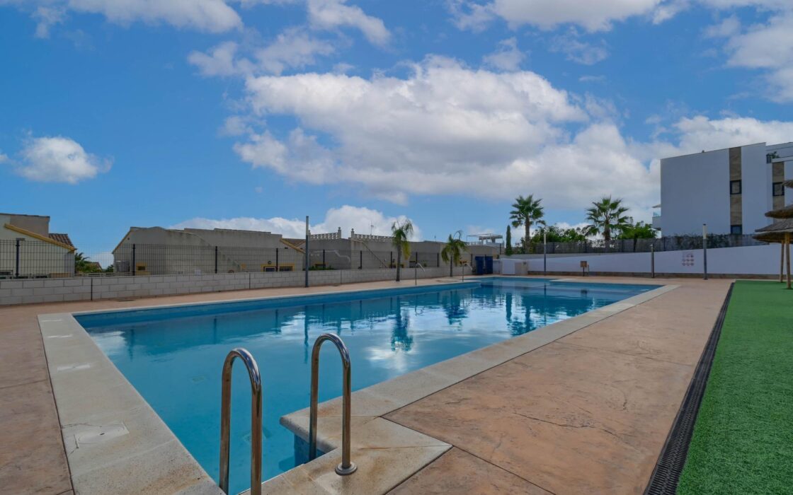 Современное шале в Полопе с террасой и видом на природу