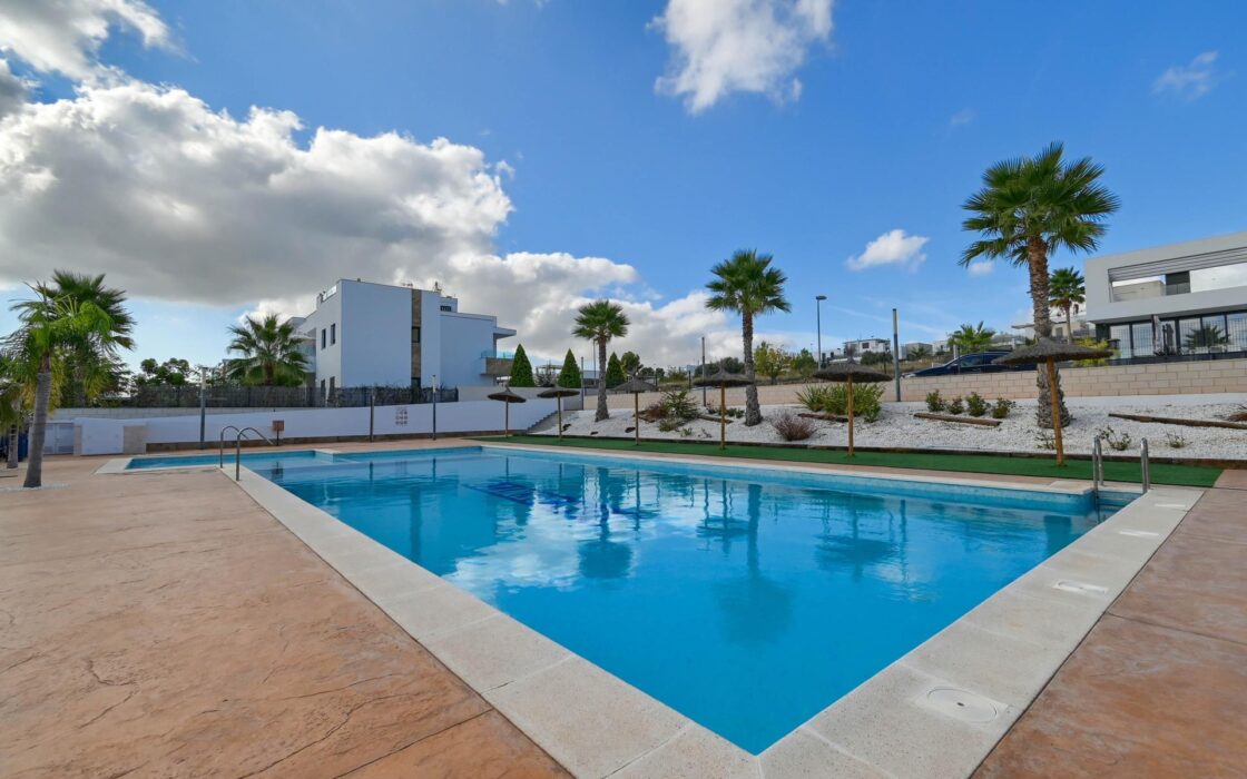 Современное шале в Полопе с террасой и видом на природу