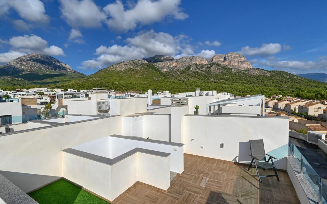 Современное шале в Полопе с террасой и видом на природу