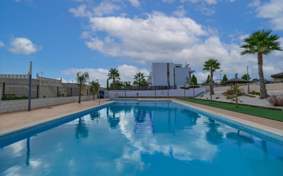 Современное шале в Полопе с террасой и видом на природу