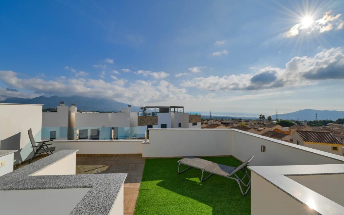 Современное шале в Полопе с террасой и видом на природу