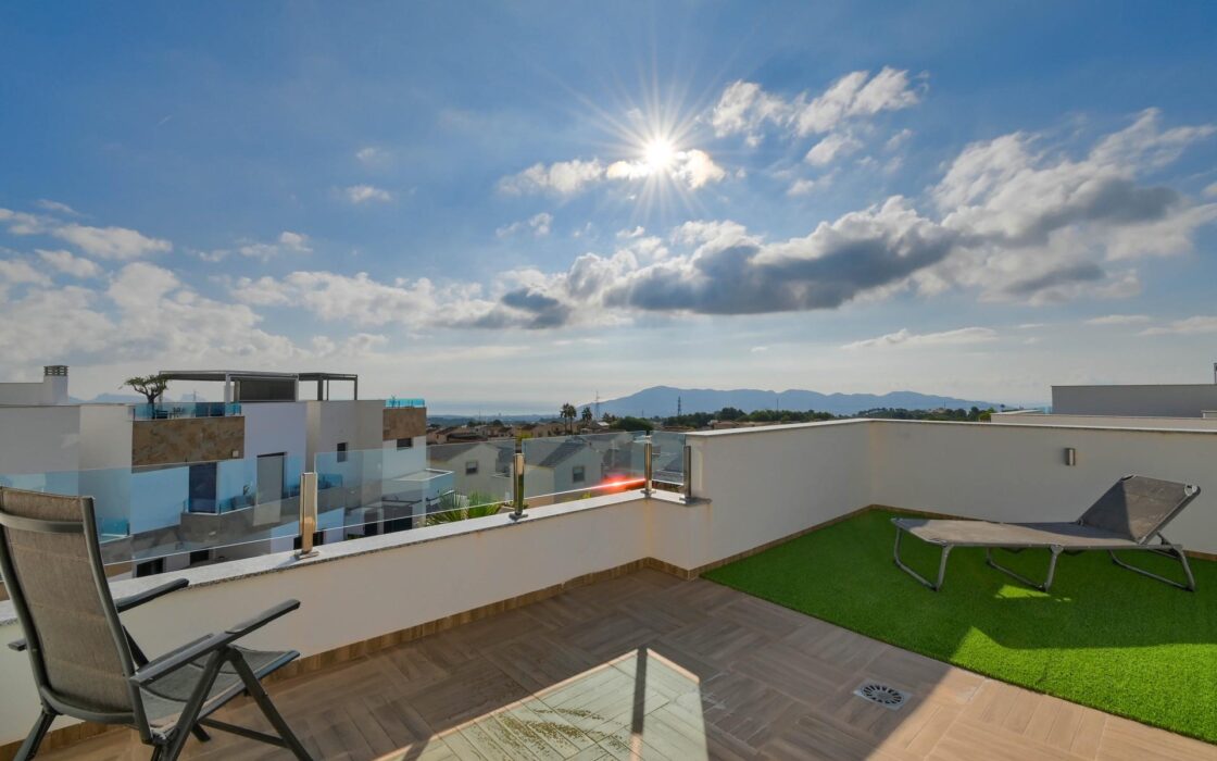 Современное шале в Полопе с террасой и видом на природу