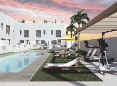 Новые таунхаусы в Пилар-де-ла-Орадада с террасой и бассейном