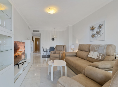 Двухкомнатная квартира у моря с террасой в Карвахале