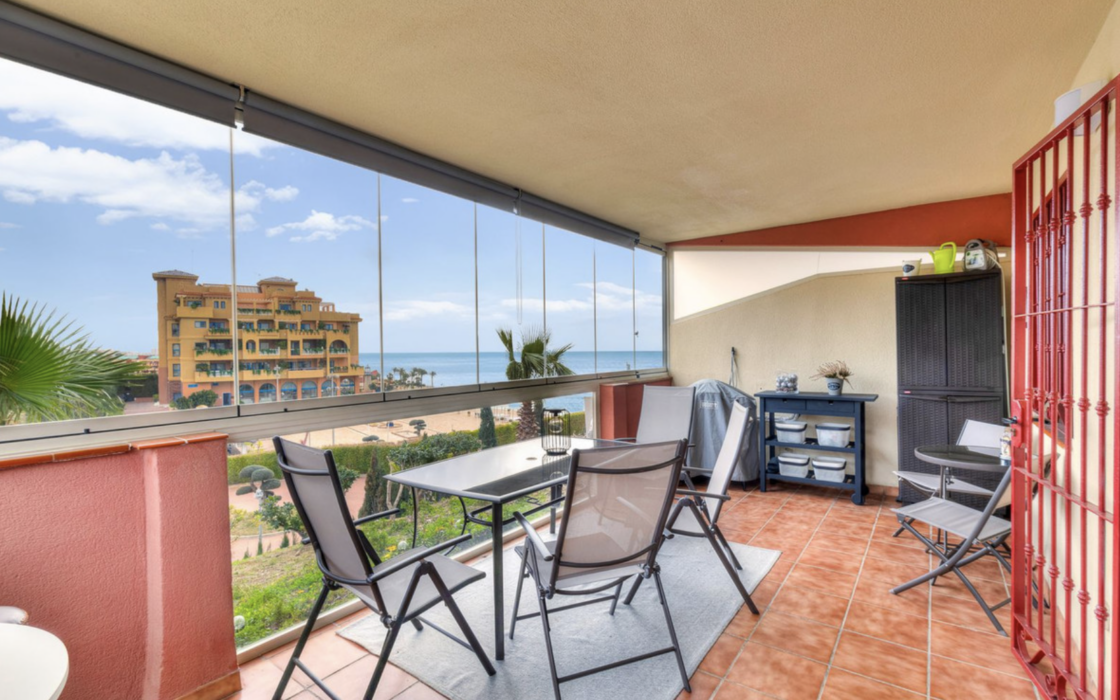 Двухкомнатная квартира у моря с террасой в Карвахале