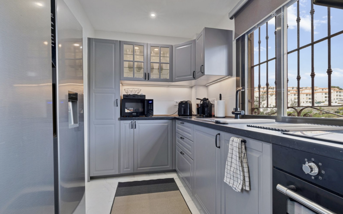 Двухкомнатная квартира у моря с террасой в Карвахале