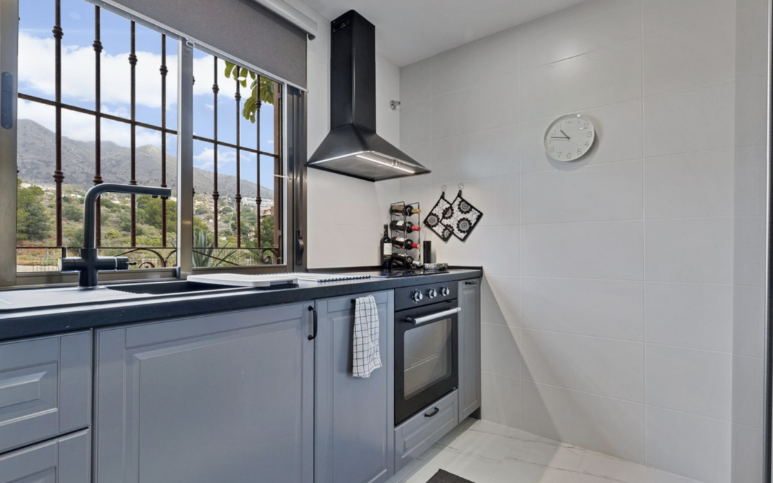 Двухкомнатная квартира у моря с террасой в Карвахале