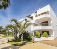 Эксклюзивная квартира с террасой рядом с пляжем в Эстепоне