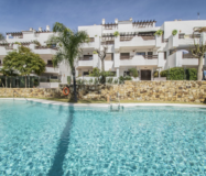 Эксклюзивная квартира с террасой рядом с пляжем в Эстепоне