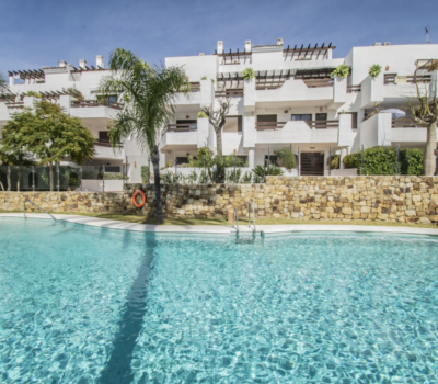 Ексклюзивна квартира з терасою поруч з пляжем в Естепоні