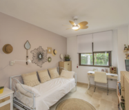 Эксклюзивная квартира с террасой рядом с пляжем в Эстепоне