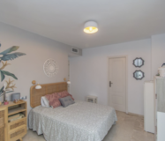 Эксклюзивная квартира с террасой рядом с пляжем в Эстепоне