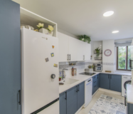 Эксклюзивная квартира с террасой рядом с пляжем в Эстепоне