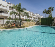 Эксклюзивная квартира с террасой рядом с пляжем в Эстепоне