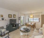 Эксклюзивная квартира с террасой рядом с пляжем в Эстепоне