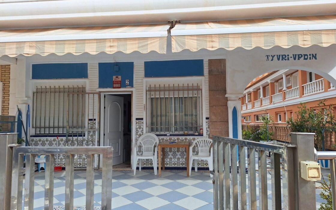 Дом в Торревьехе с террасой и 3 спальнями 28 кв.м