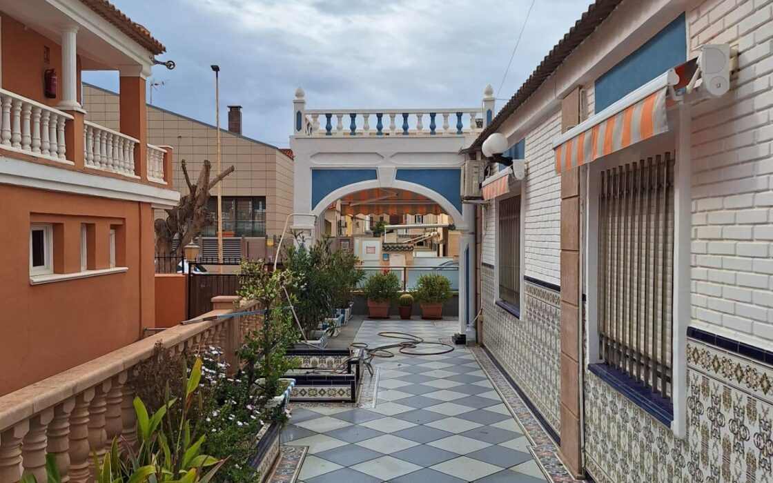 Дом в Торревьехе с террасой и 3 спальнями 28 кв.м