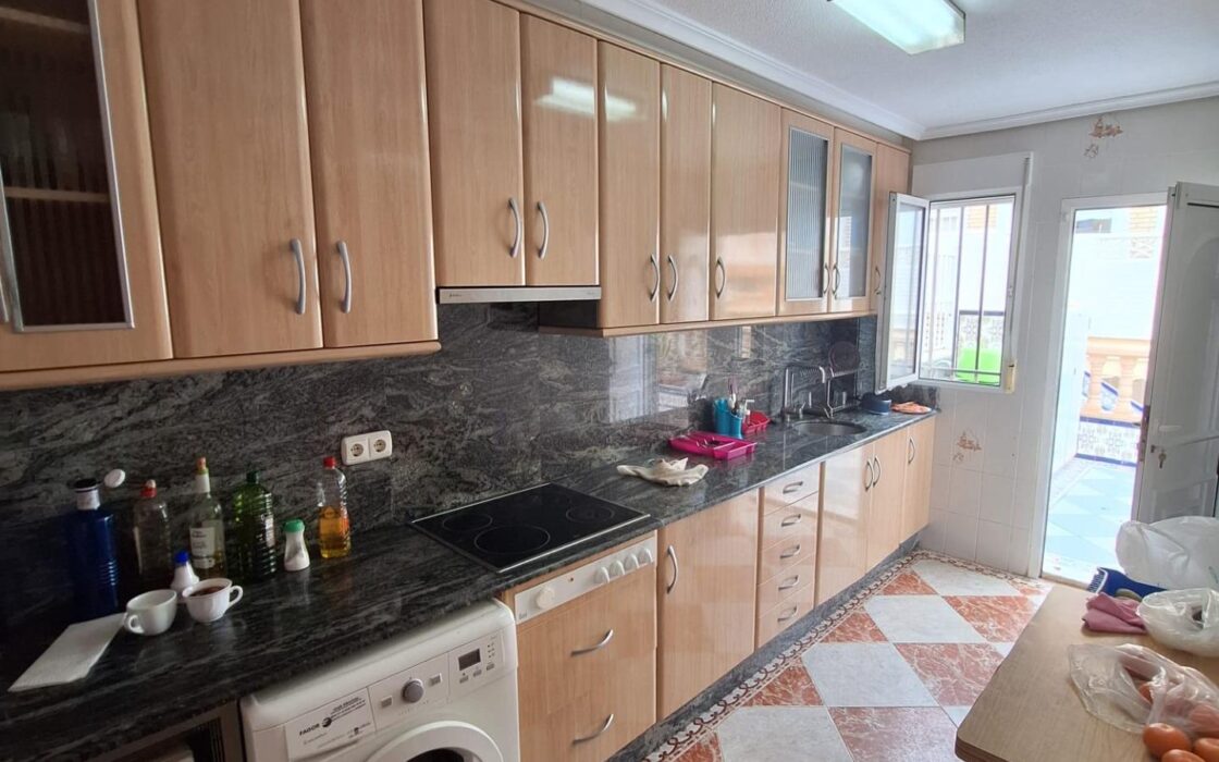 Дом в Торревьехе с террасой и 3 спальнями 28 кв.м