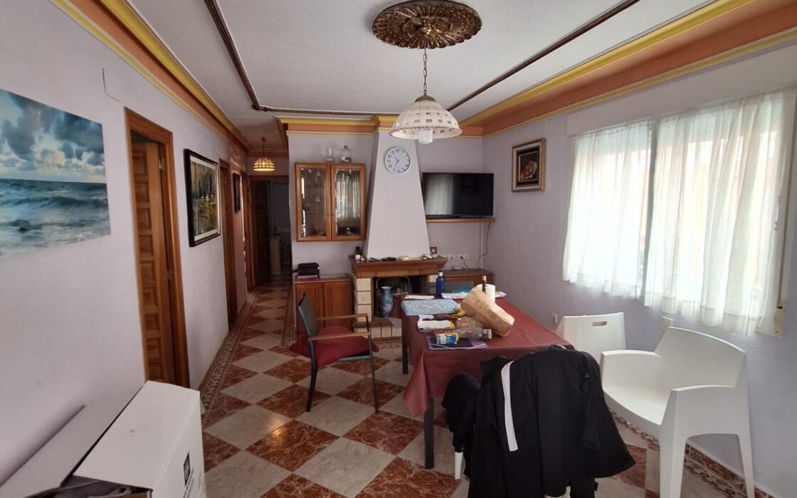 Дом в Торревьехе с террасой и 3 спальнями 28 кв.м