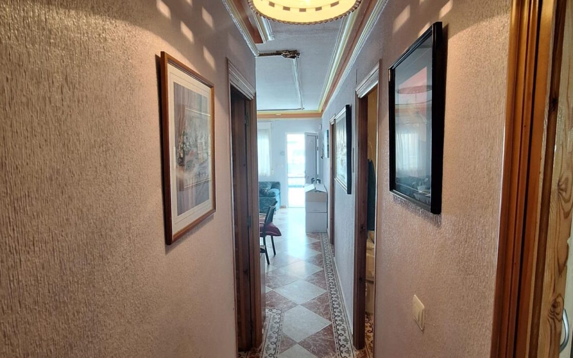 Дом в Торревьехе с террасой и 3 спальнями 28 кв.м