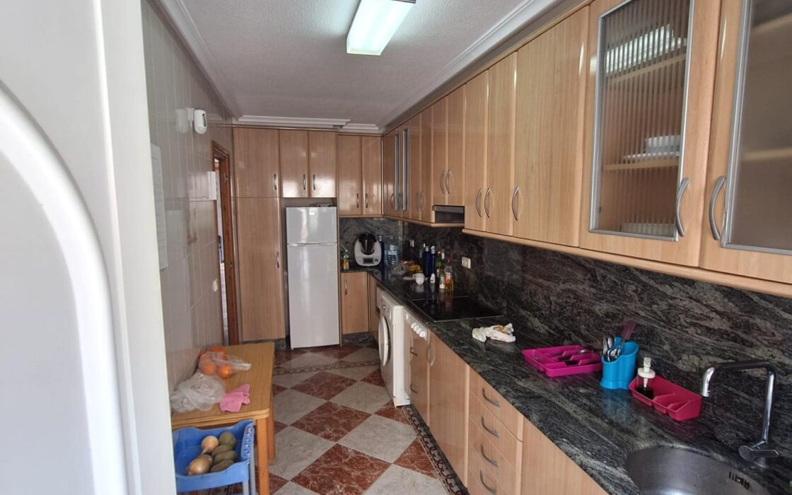 Дом в Торревьехе с террасой и 3 спальнями 28 кв.м