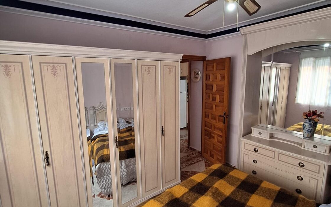 Дом в Торревьехе с террасой и 3 спальнями 28 кв.м