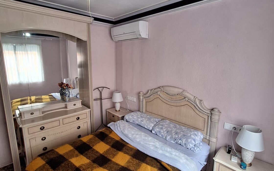 Дом в Торревьехе с террасой и 3 спальнями 28 кв.м