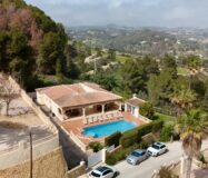 Вілла в Кальпі 270 кв.м з басейном та панорамним видом