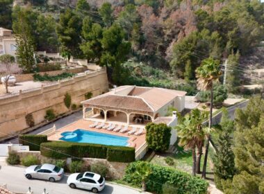 Вілла в Кальпі 270 кв.м з басейном та панорамним видом