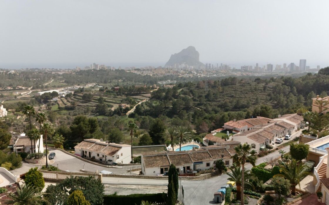 Вілла в Кальпі 270 кв.м з басейном та панорамним видом