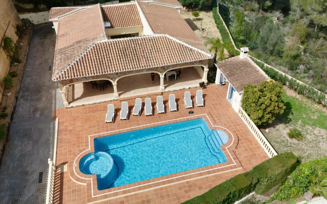 Вілла в Кальпі 270 кв.м з басейном та панорамним видом