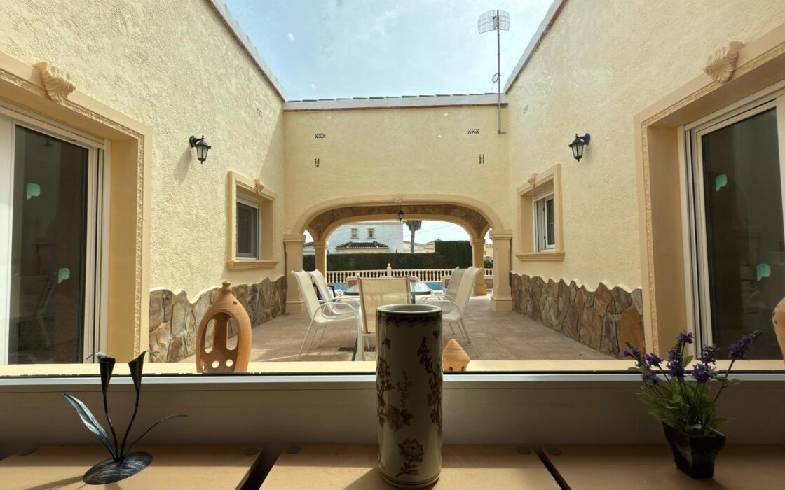 Вілла в Кальпі 270 кв.м з басейном та панорамним видом