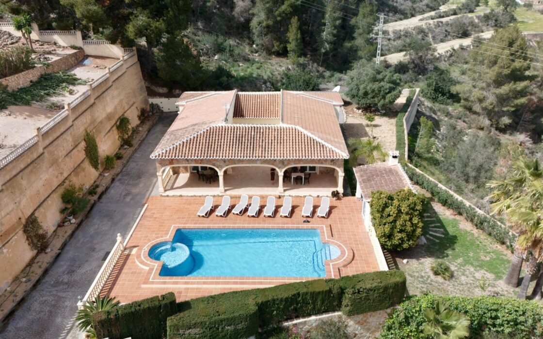 Вілла в Кальпі 270 кв.м з басейном та панорамним видом