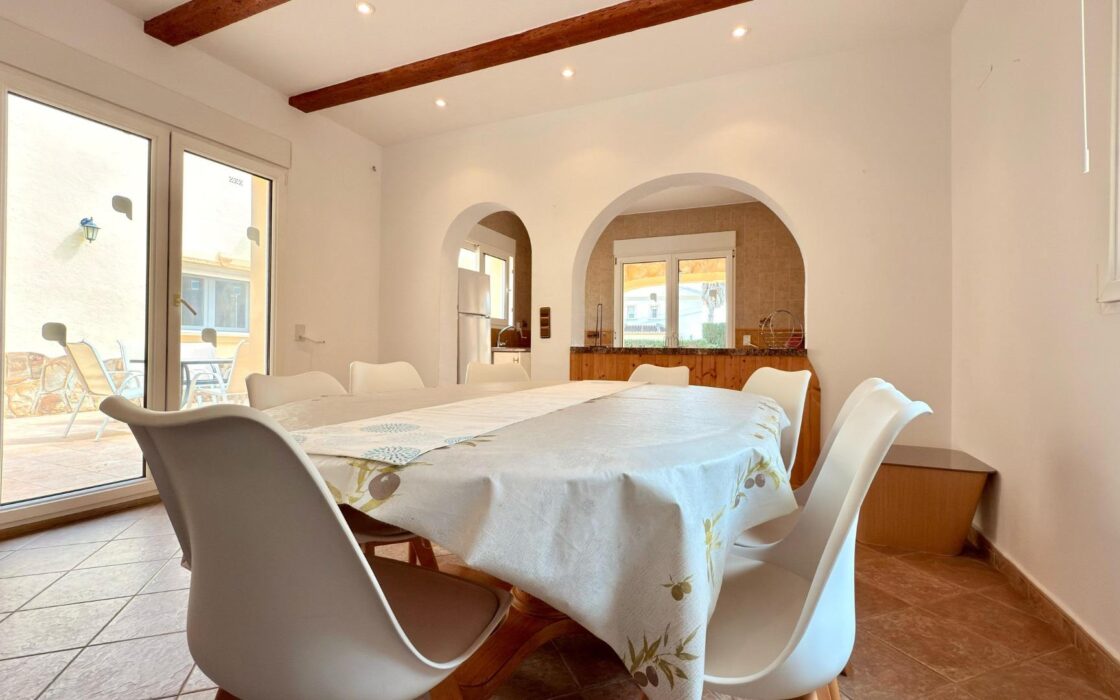 Вілла в Кальпі 270 кв.м з басейном та панорамним видом