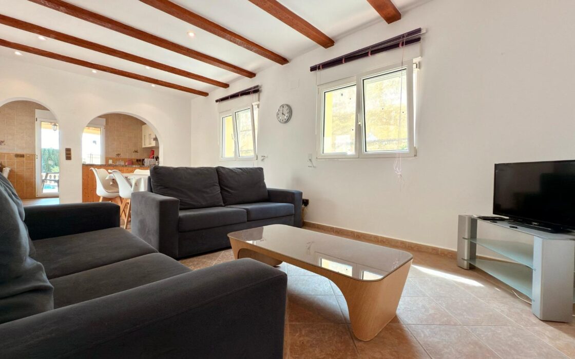 Вілла в Кальпі 270 кв.м з басейном та панорамним видом