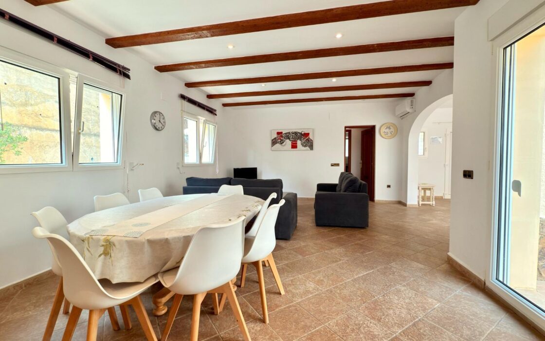 Вілла в Кальпі 270 кв.м з басейном та панорамним видом